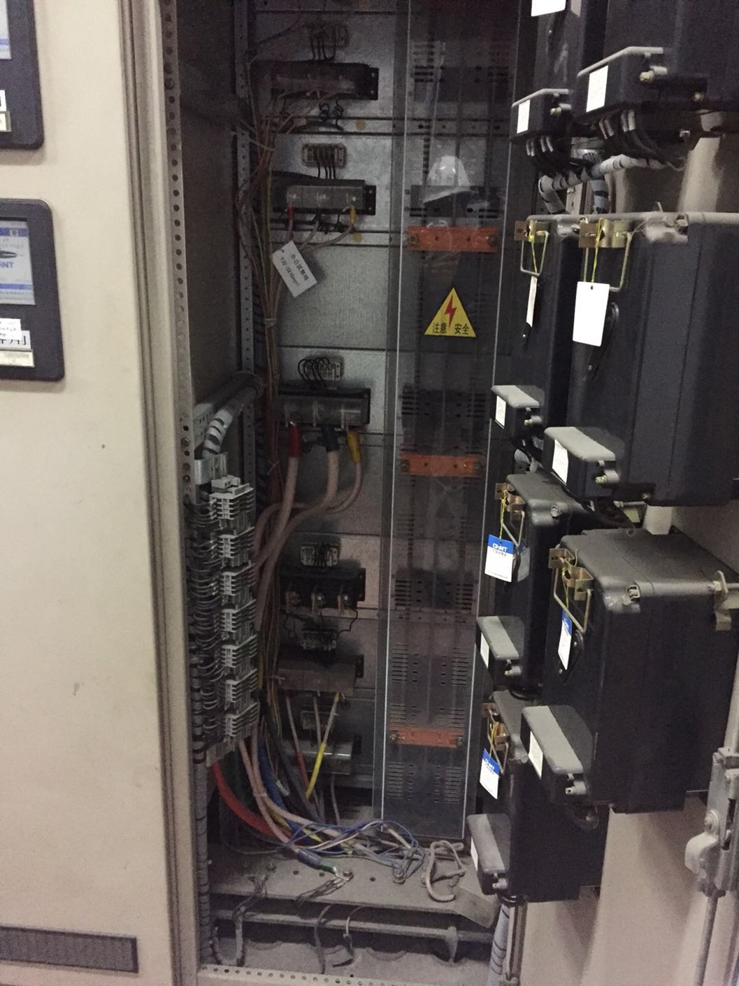変電用配電ボックス内の砂塵 大連宇田諮詢管理有限公司