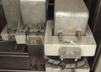長期的に溜まったほこりと塵により、ショート事故を誘発する可能性があります